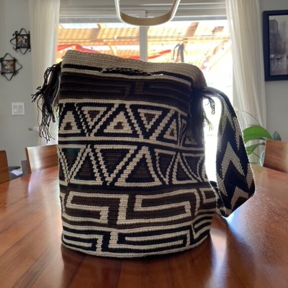 HandMade Wayuu Colombian Bucket Crossbody Bag (Mochila) - Picture 1 of 5